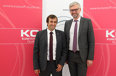 Wirtschaftsreferent LH-Stv. Dr. Michael Strugl (r.) mit dem neuen Manager des Kunststoff-Clusters, Wolfgang Bohmayr