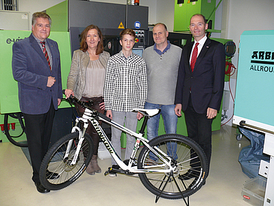Fabian Muttenthaler aus Adlwang darf sich über ein neues Bike freuen.