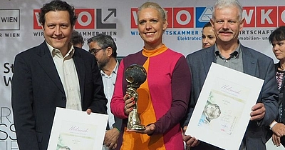 v.l.n.r. Johann & Ute Zimmermann (NaKu), DI Prof. Wagenknecht (HBLFA Gartenbau Schönbrunn) bei der Verleihung des Energy Globe Awards
