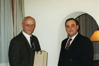 Rudolf M. Hufschmied und sein Sohn Ralph Hufschmied bei der Gründungen des Unternehmens im April 1991