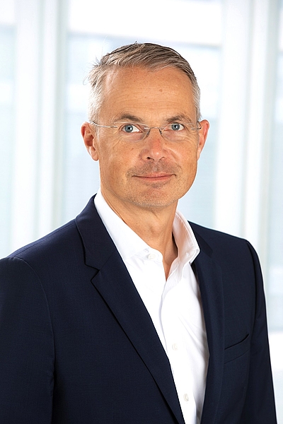 Portrait Christoph Lhota, Vice President Medical and Packaging bei ENGEL Austria