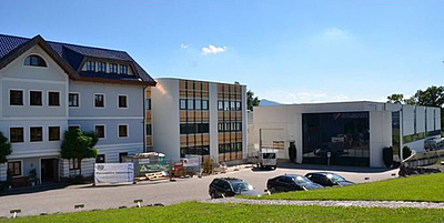 Das neue Bürogebäude am Stammsitz Nußbach steht kurz vor der Fertigstellung 