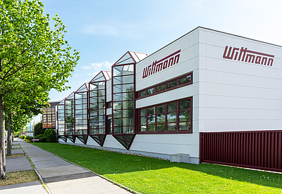 Außenansicht des Gebäudes von WITTMANN Technology GmbH in Wien
