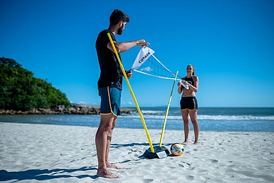 Der Volleyballständer von Decathlon ist aus Rezyklat hergestellt
