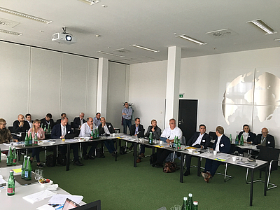 Zahlreiche interessierte Teilnehmer kamen zum 21. A2LT Plenumsmeeting, diesmal bei FACC AG in Ried im Innkreis © Business Upper Austria
